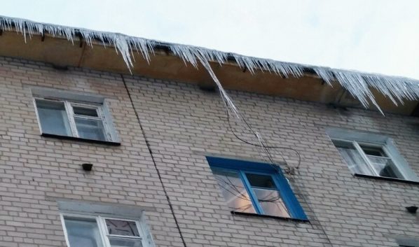 На крышах многоэтажек в Воронеже предлагают установить нагревательные кабели от сосулек