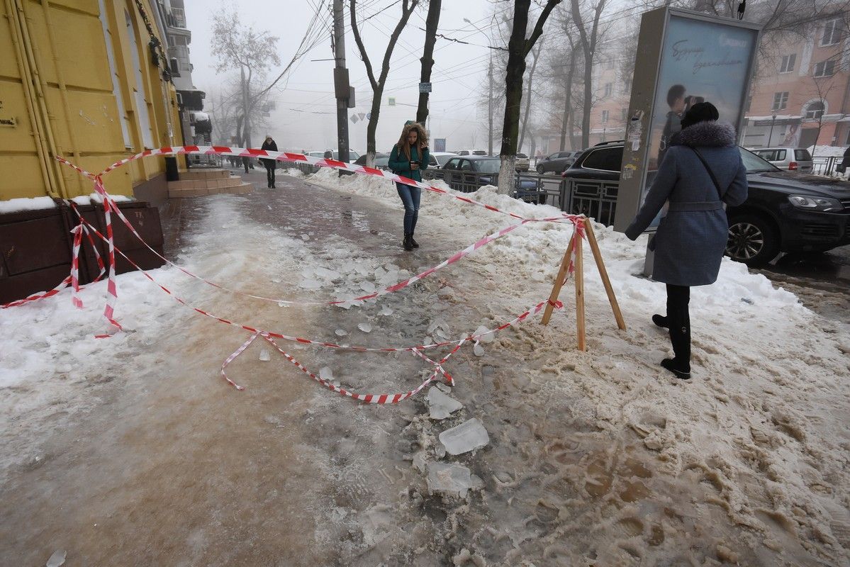 В Воронеже от падения глыбы льда пострадала главный хранитель музея