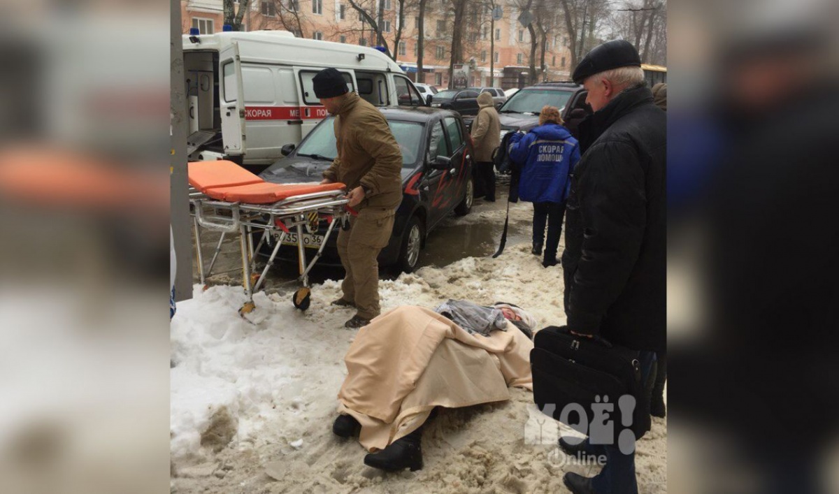 Сотрудницу музея, на которую упала глыба льда в Воронеже, выписали из больницы