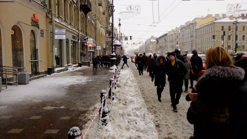 Мужчина пострадал от сосульки в центре Санкт-Петербурга