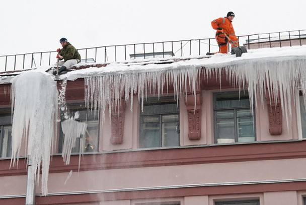 Госадмтехнадзор Подмосковья усилит контроль за уборкой снега с нежилых зданий