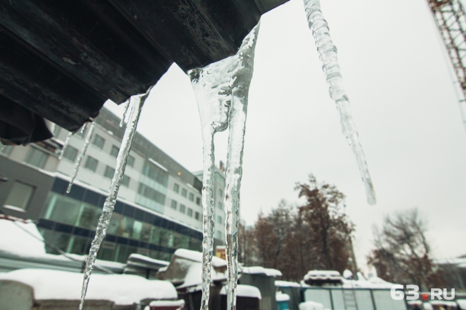 В Самаре две управляющие компании оштрафуют за снег и наледь на крышах
