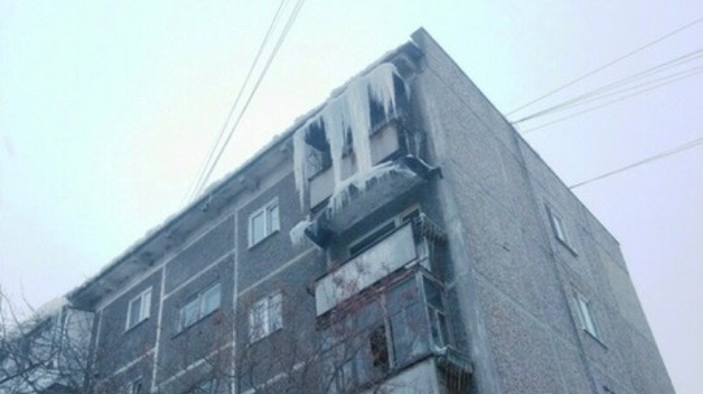 В центре Екатеринбурга от сосульки пострадала пенсионерка