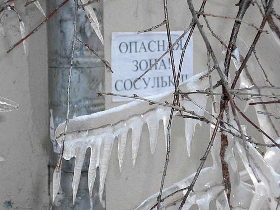 В Кирове сотрудника управляющей компании осудили за смерть женщины от сосульки