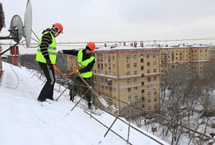 Столичные крыши будут чистить от снега и наледи 16 200 рабочих