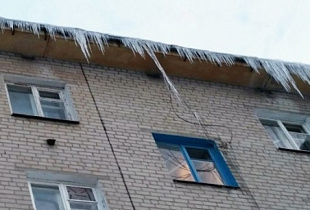 На крышах многоэтажек в Воронеже предлагают установить нагревательные кабели от сосулек