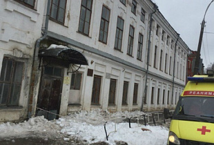 В Вологде на ученика 3 класса с крыши школы упала сосулька